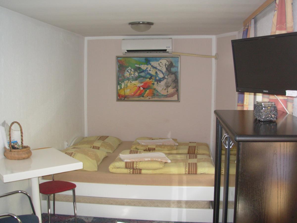 Hostel 021 Novi Sad Værelse billede
