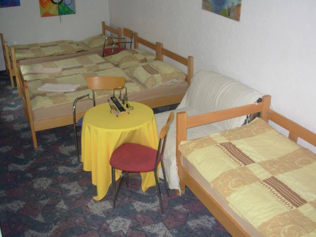 Hostel 021 Novi Sad Eksteriør billede